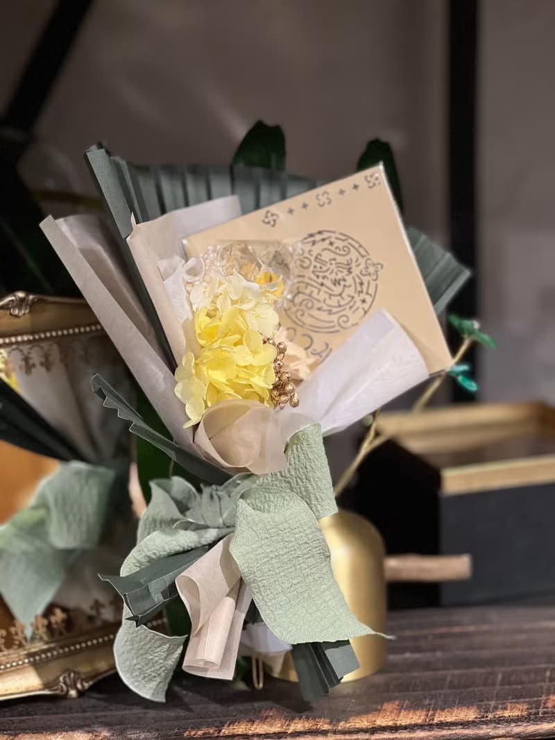 | 龍情蜜意黃銅賀卡&金箔花卉棒棒糖 |花束【雙北2/14當日配送】