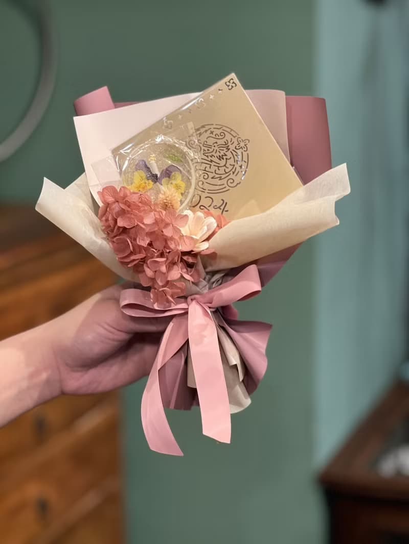 | 龍情蜜意黃銅賀卡&金箔花卉棒棒糖 |花束【雙北2/14當日配送】