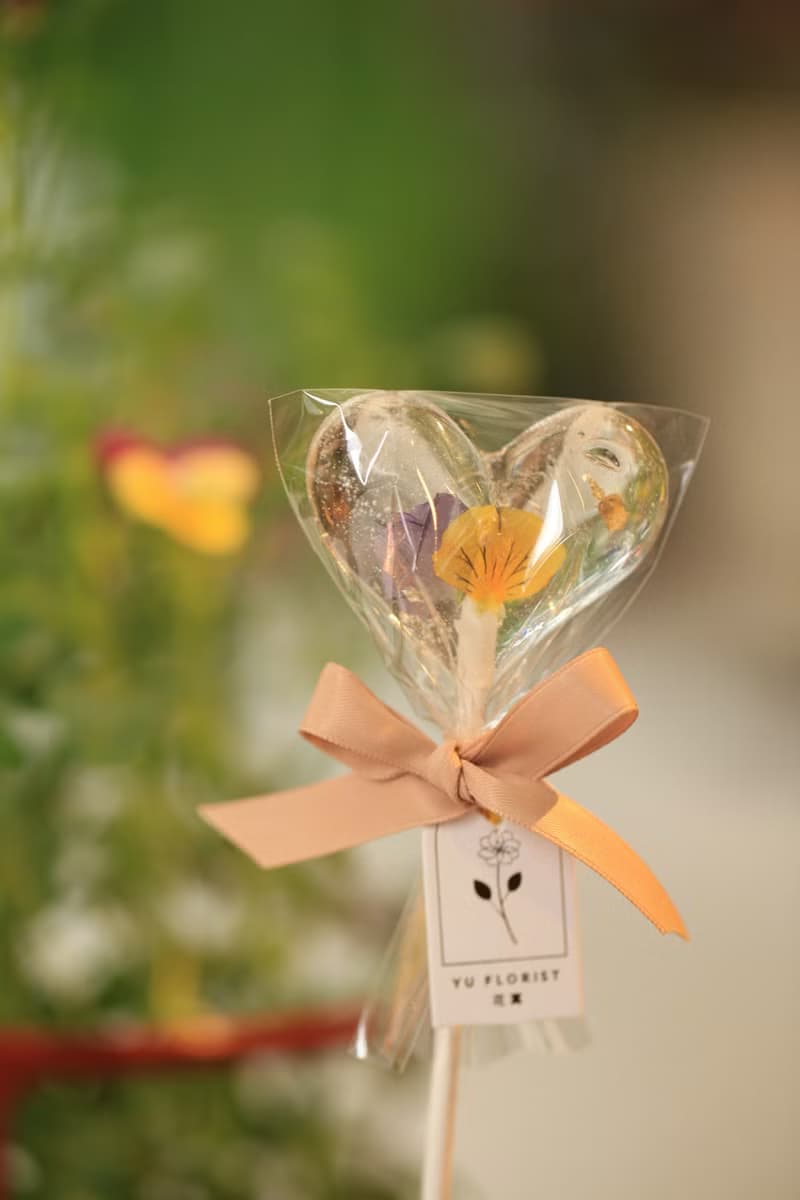 | 龍情蜜意黃銅賀卡&金箔花卉棒棒糖 |花束【雙北2/14當日配送】