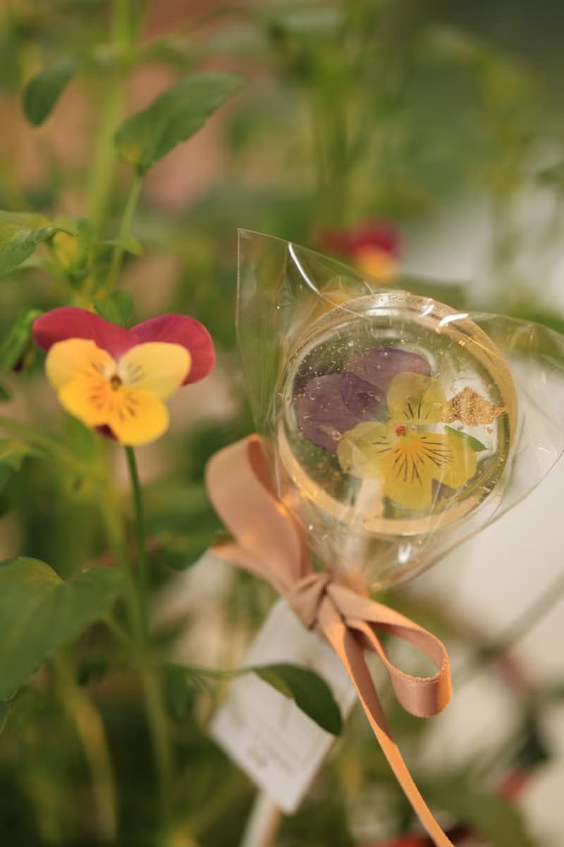 | 龍情蜜意黃銅賀卡&金箔花卉棒棒糖 |花束【雙北2/14當日配送】