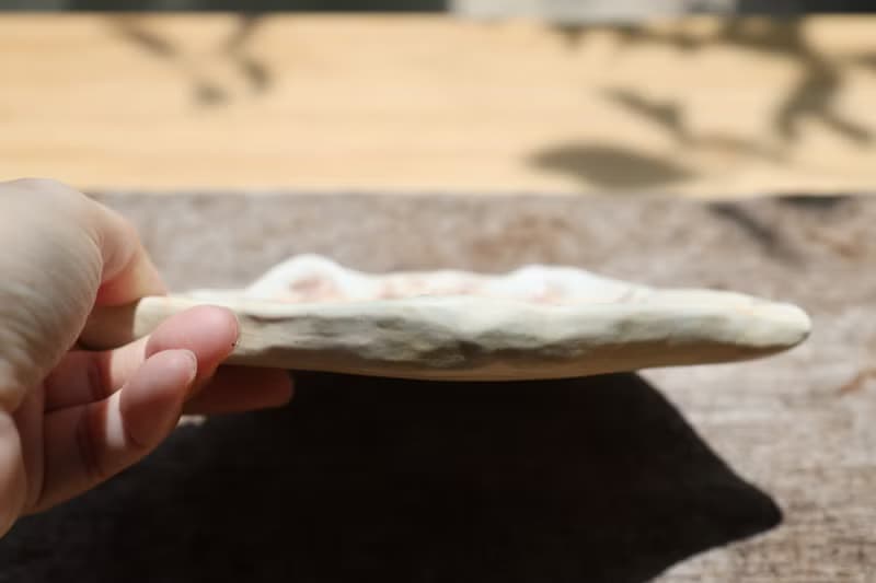 【情人節禮物】手捏浣熊大師臉手雕藝術刻紋造型白陶盤|小物收納