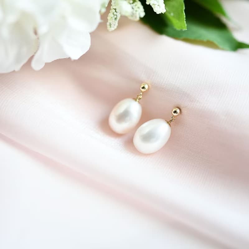 幸せを運んでくれる　大粒ドロップ淡水パール のピアス 6月誕生石