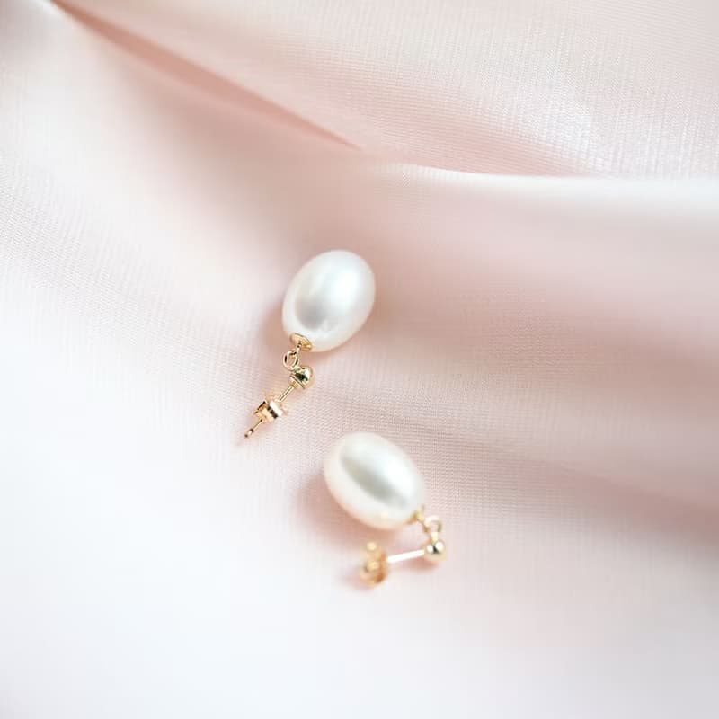 幸せを運んでくれる　大粒ドロップ淡水パール のピアス 6月誕生石