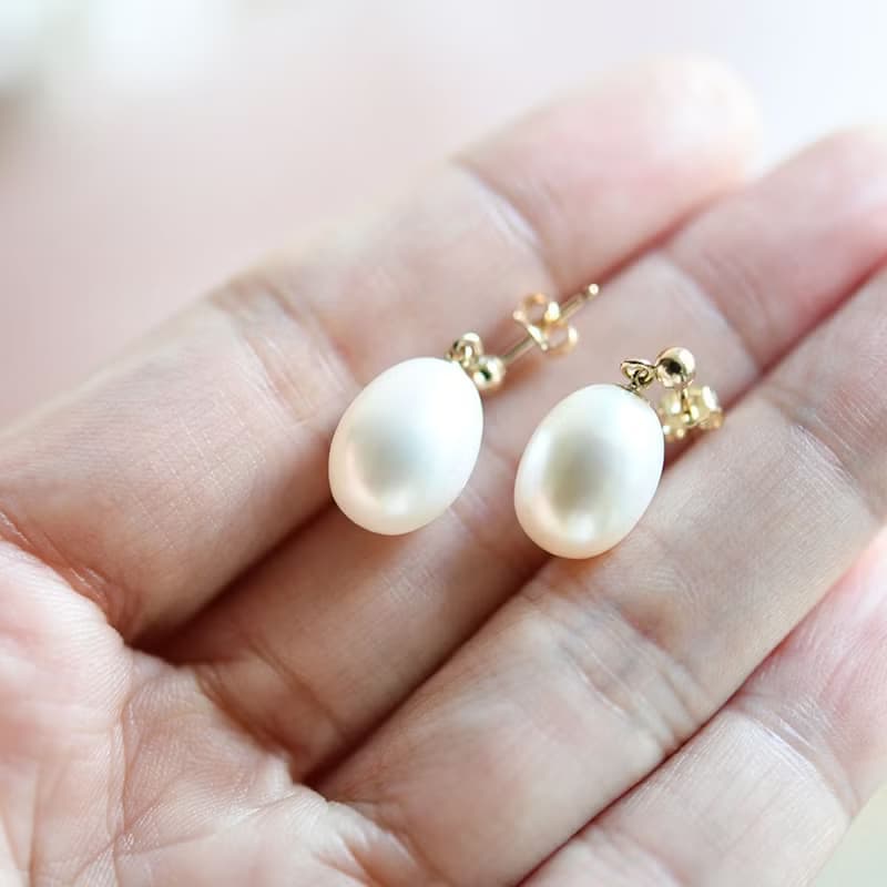 幸せを運んでくれる　大粒ドロップ淡水パール のピアス 6月誕生石
