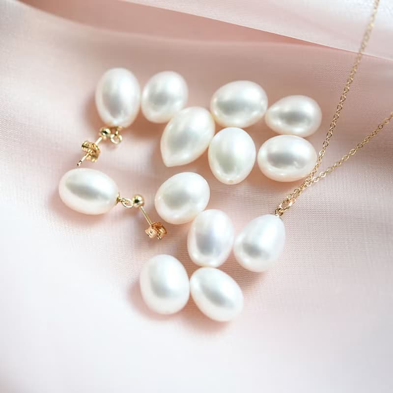 幸せを運んでくれる　大粒ドロップ淡水パール のピアス 6月誕生石