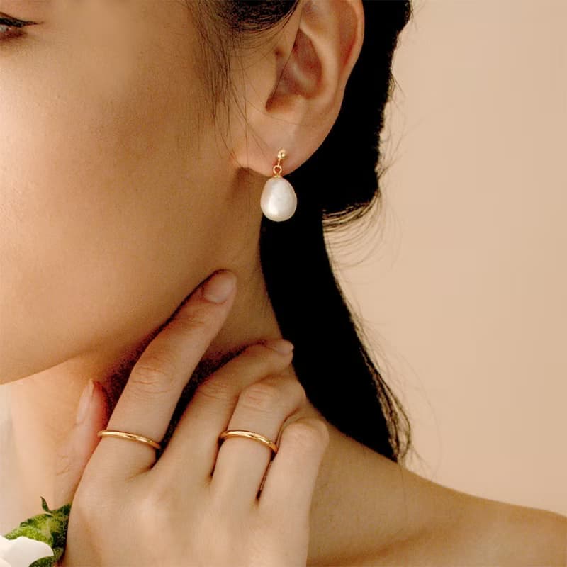 幸せを運んでくれる　大粒ドロップ淡水パール のピアス 6月誕生石