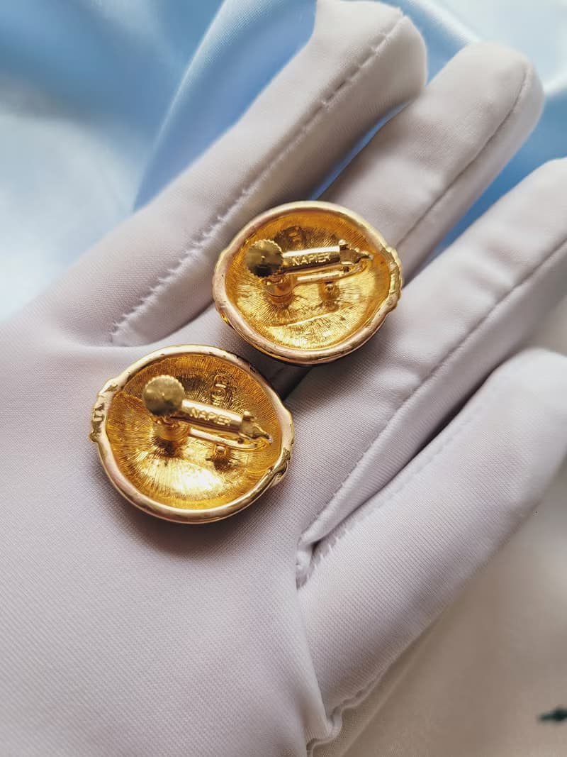 美國西洋古董飾品/NAPIER金色流線黑琺瑯夾式耳環/古著首飾
