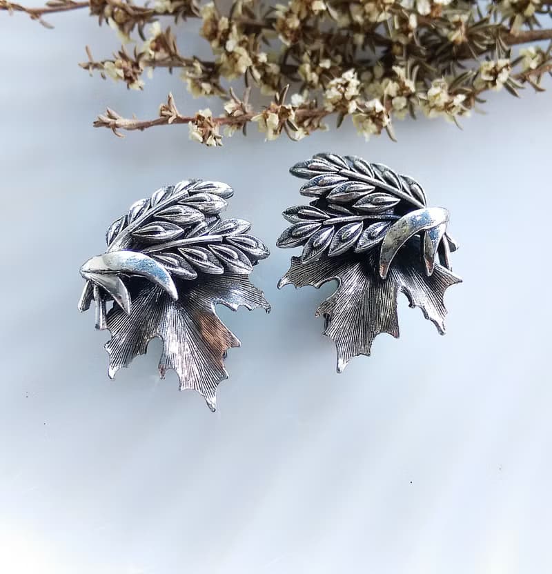 Vintage Jewelry 西洋古董飾品 Tortolani 銀色調 葉子 夾式耳環