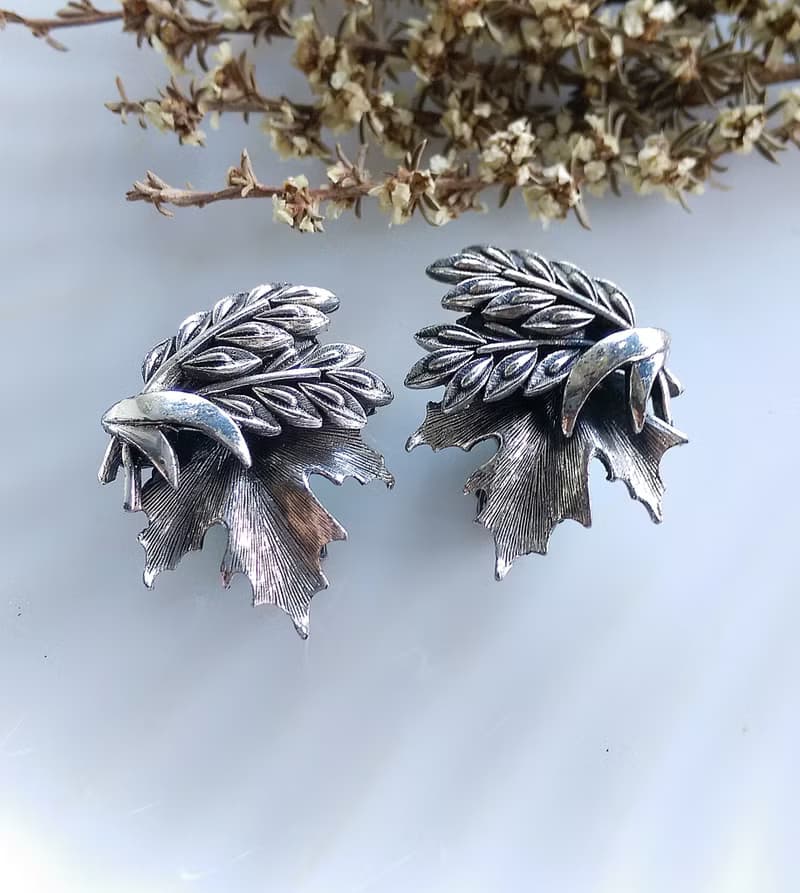 Vintage Jewelry 西洋古董飾品 Tortolani 銀色調 葉子 夾式耳環