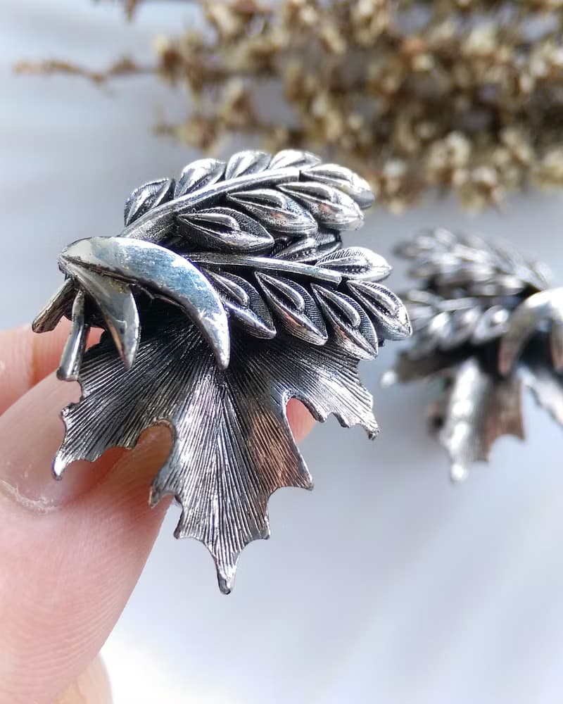 Vintage Jewelry 西洋古董飾品 Tortolani 銀色調 葉子 夾式耳環