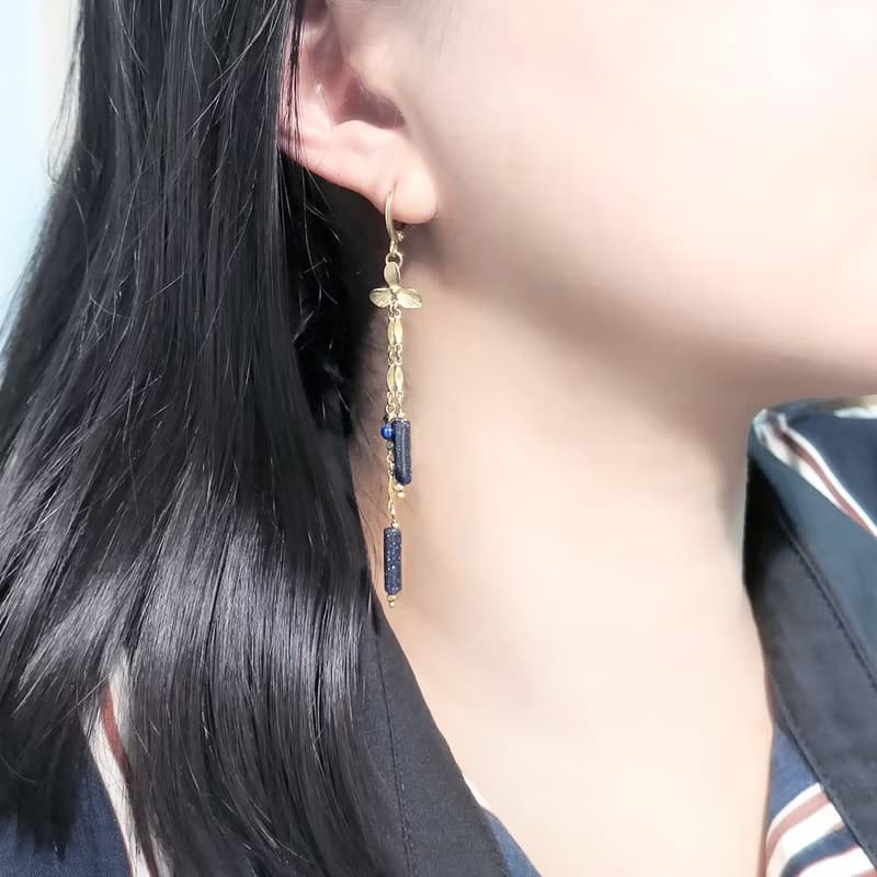 VIIART。深海。藍砂石黃銅長版流蘇耳環-可改夾式