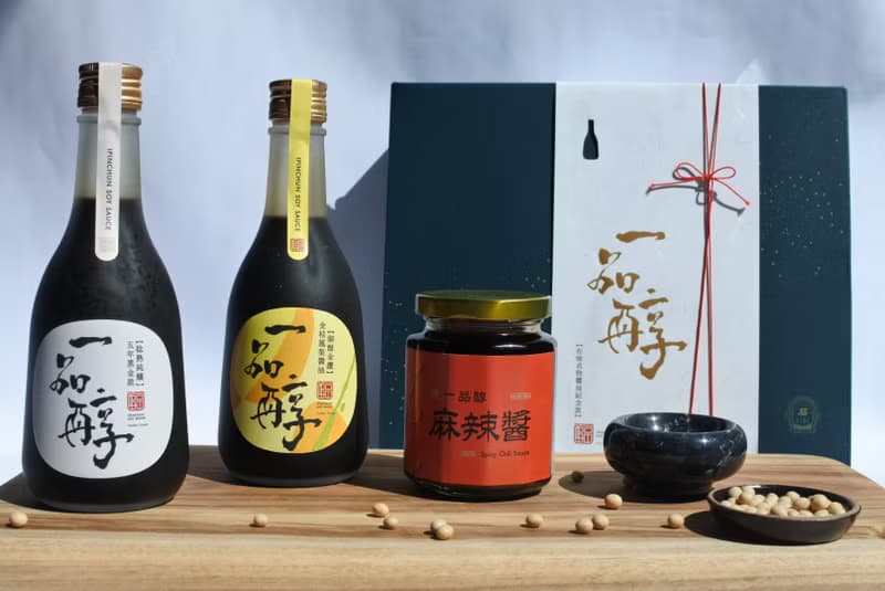 在地名物紀念款醬油禮盒(五年+金桔鳳梨)