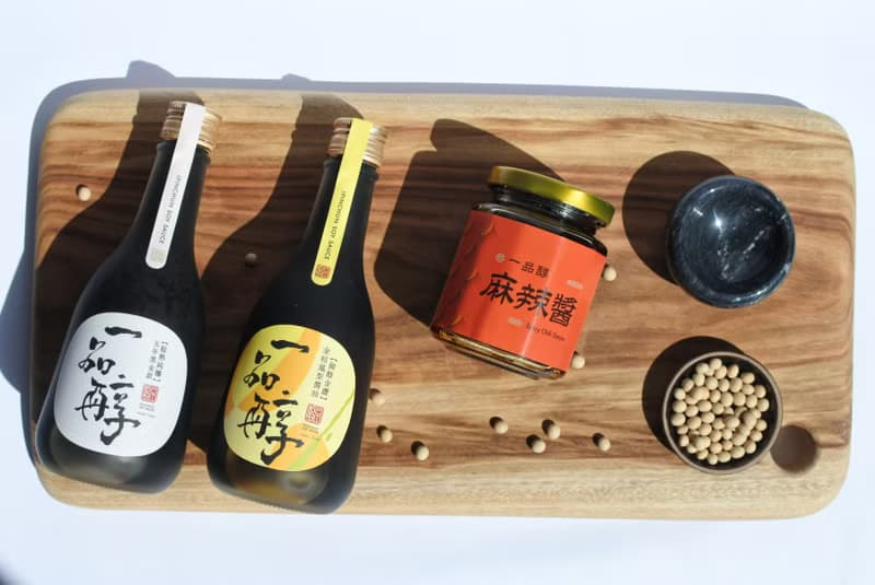 在地名物紀念款醬油禮盒(五年+金桔鳳梨)