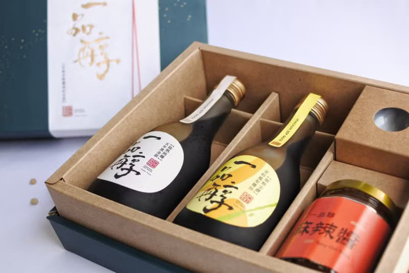 在地名物紀念款醬油禮盒(五年+金桔鳳梨)