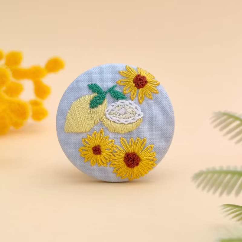 夏のイエロー祭り!　レモンとひまわりの刺繍ブローチ
