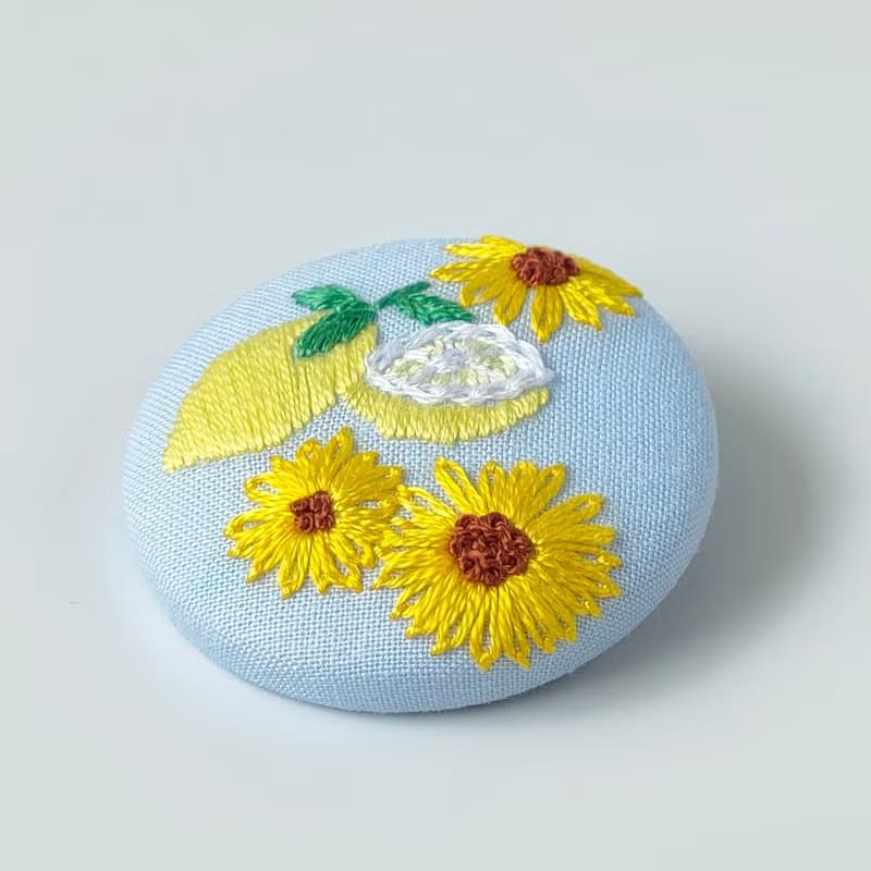 夏のイエロー祭り!　レモンとひまわりの刺繍ブローチ
