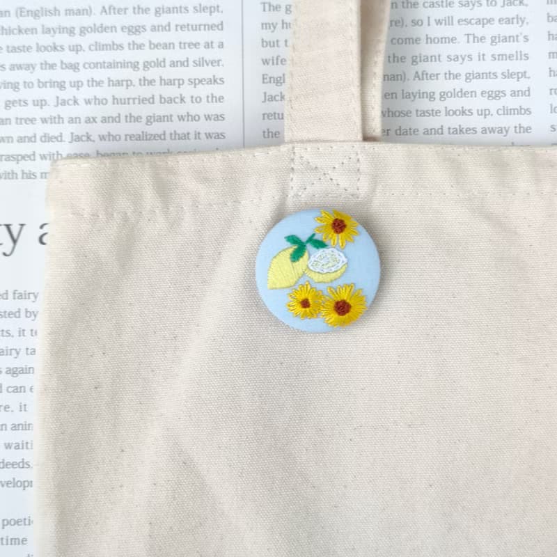 夏のイエロー祭り!　レモンとひまわりの刺繍ブローチ