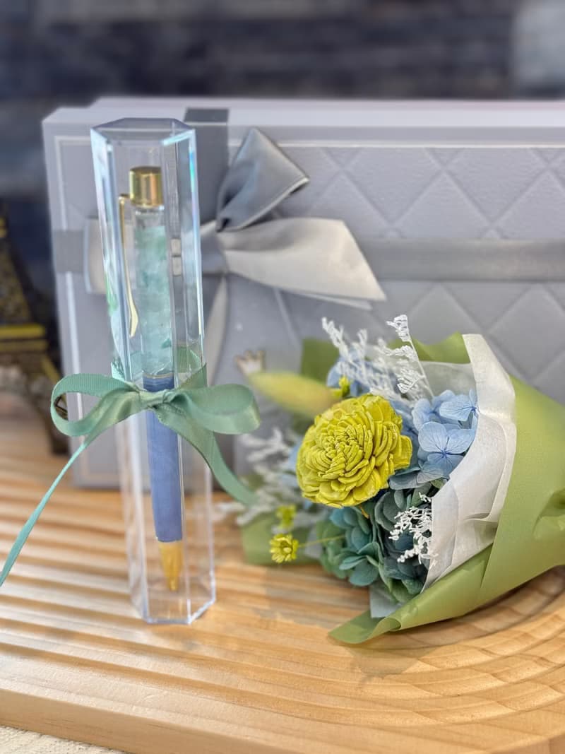 香氛永生花束 x 水晶筆組  淡雅香氣質感生活小禮