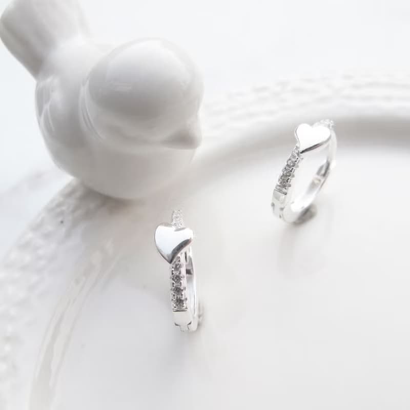【美鑽銀飾】愛心鋯石 | 亮麗易扣式純銀耳環 | 大員囡仔