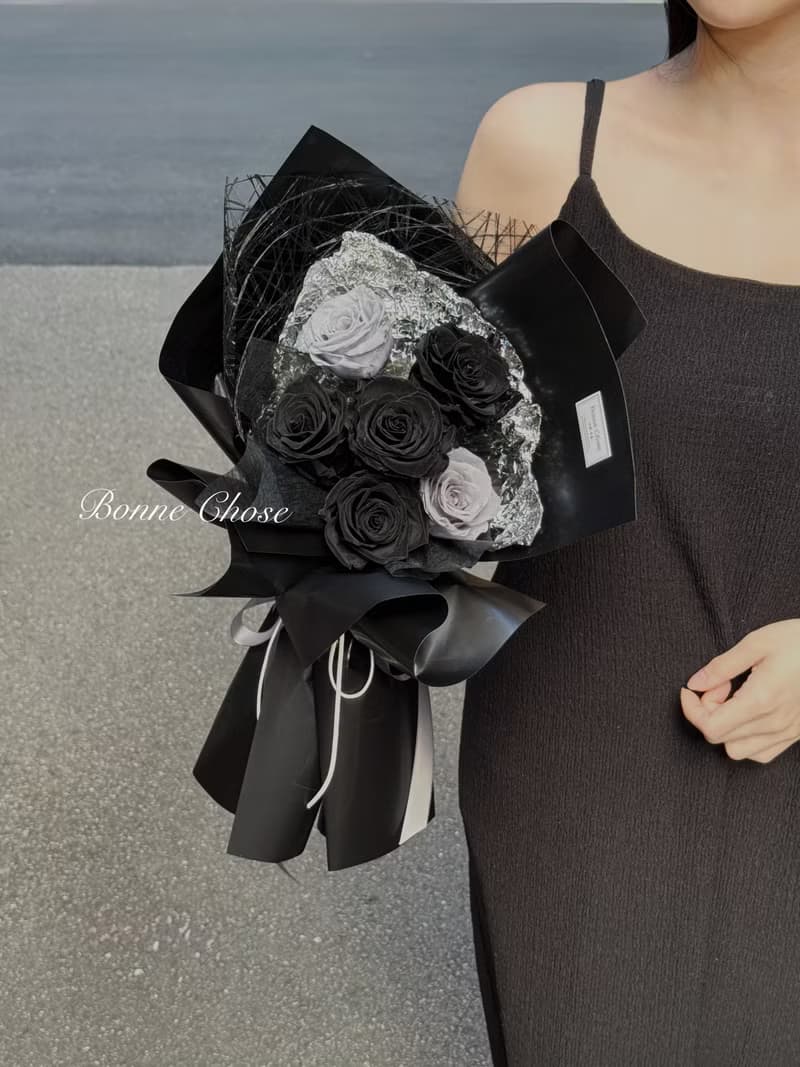 高級感黑灰玫瑰永生花束-爆款獨家設計、黑色系花束、獨特花束