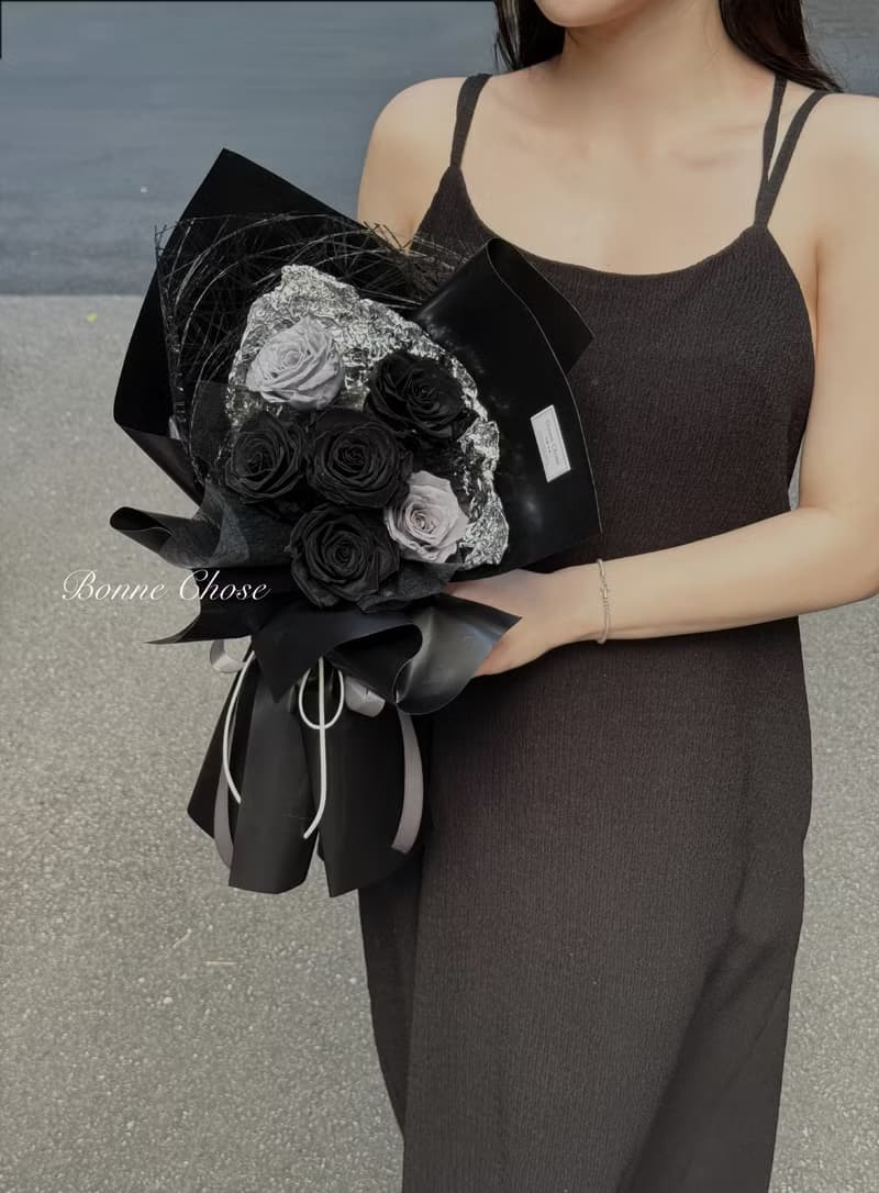高級感黑灰玫瑰永生花束-爆款獨家設計、黑色系花束、獨特花束