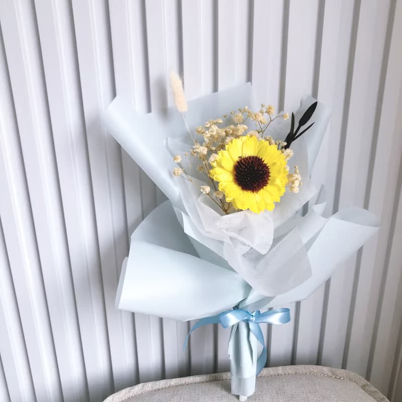 畢業花束-向日葵中型乾燥花束。乾燥花束。向日葵花束。求婚花束
