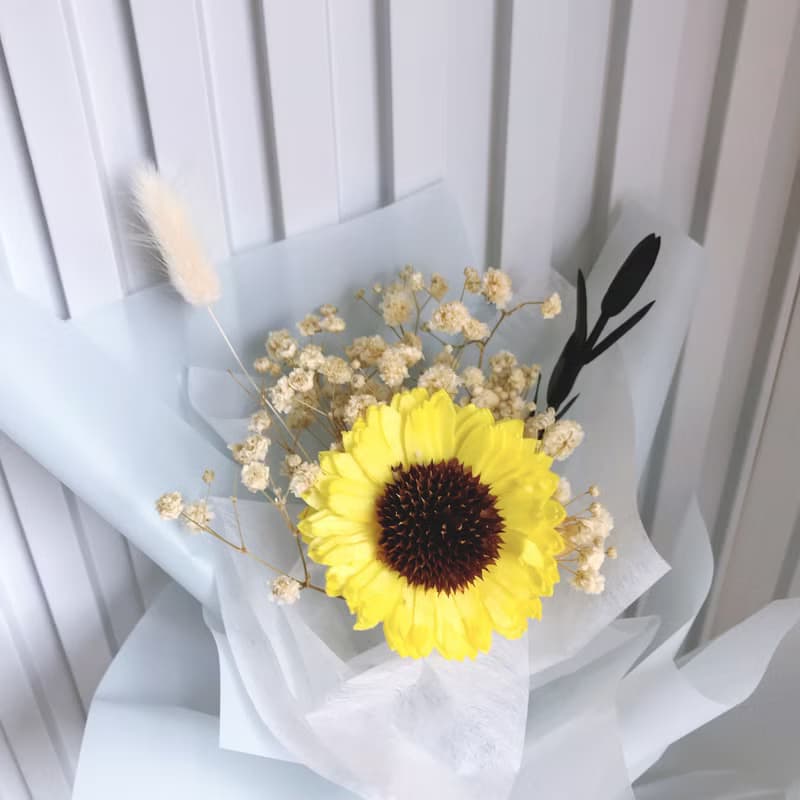 畢業花束-向日葵中型乾燥花束。乾燥花束。向日葵花束。求婚花束