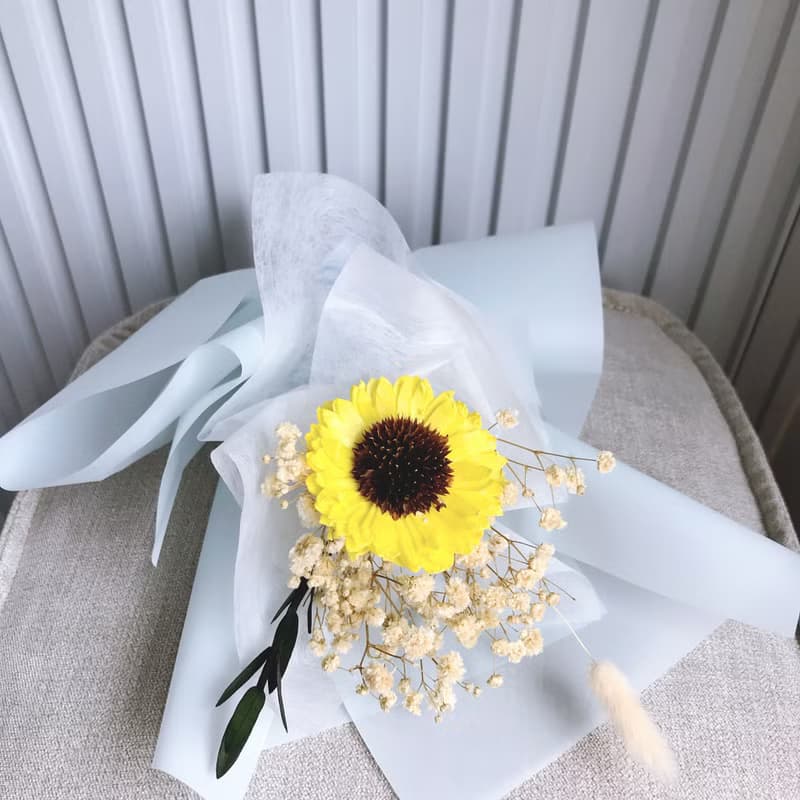 畢業花束-向日葵中型乾燥花束。乾燥花束。向日葵花束。求婚花束