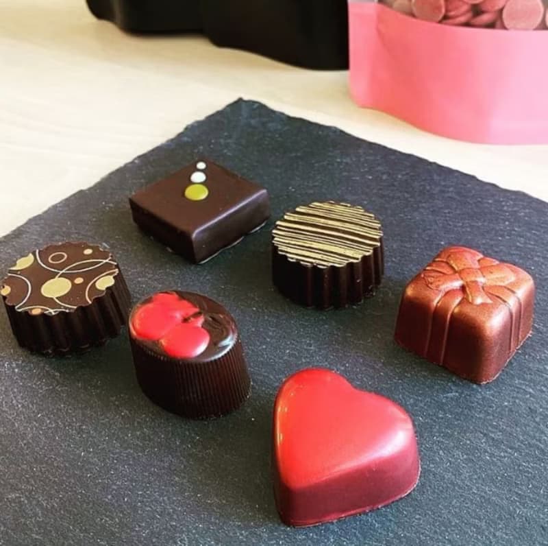 繽紛花式含餡巧克力禮盒-6入