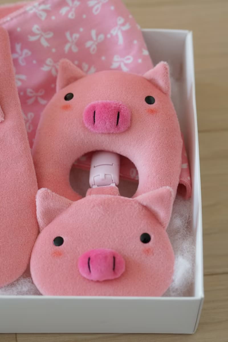 Bucute迪亞豬寶寶的彌月禮盒組/口水巾/護身符/手搖鈴/彌月