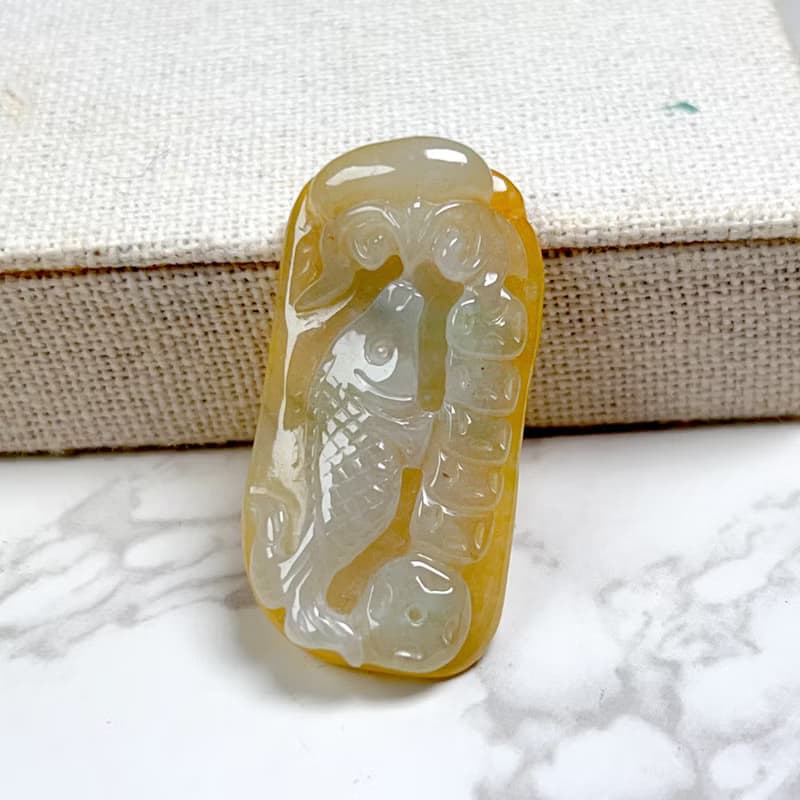 冰種黃翡翡翠巧雕年年有魚 | 天然緬甸玉翡翠A貨 | 送禮