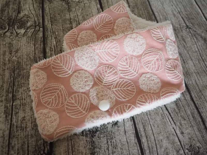 手工縫製保暖圍巾圍脖頸巾 粉紅刺繡葉子