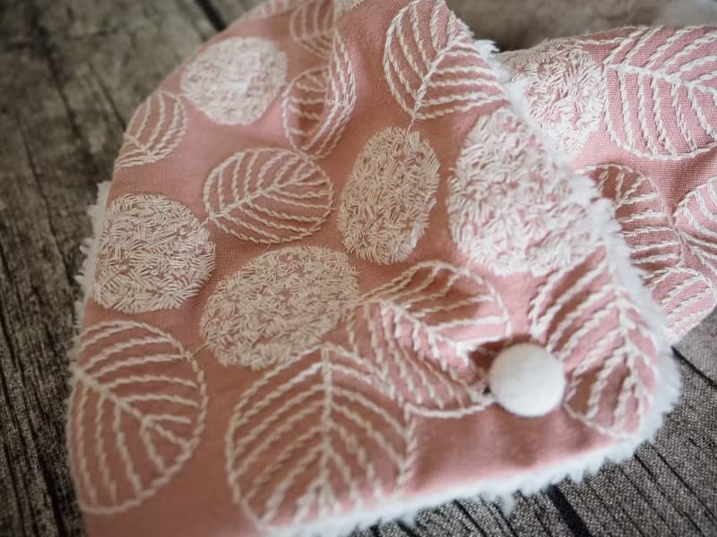 手工縫製保暖圍巾圍脖頸巾 粉紅刺繡葉子