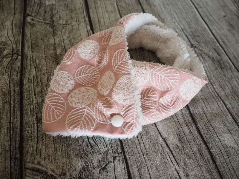 手工縫製保暖圍巾圍脖頸巾 粉紅刺繡葉子