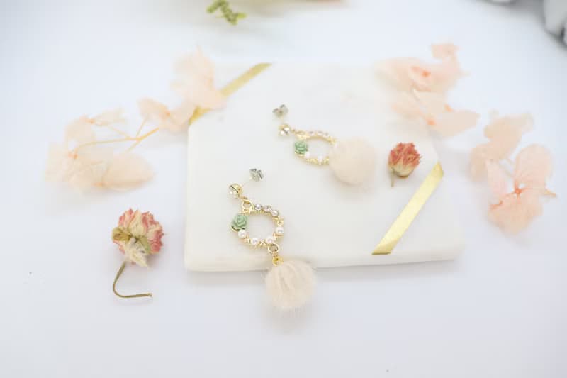 Green Rose Point Faux Fur Pom-Pom 925 Silver Post Earrings