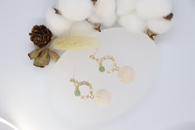 Green Rose Point Faux Fur Pom-Pom 925 Silver Post Earrings