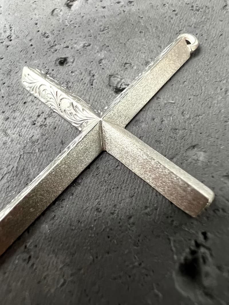 純銀半唐草十字架