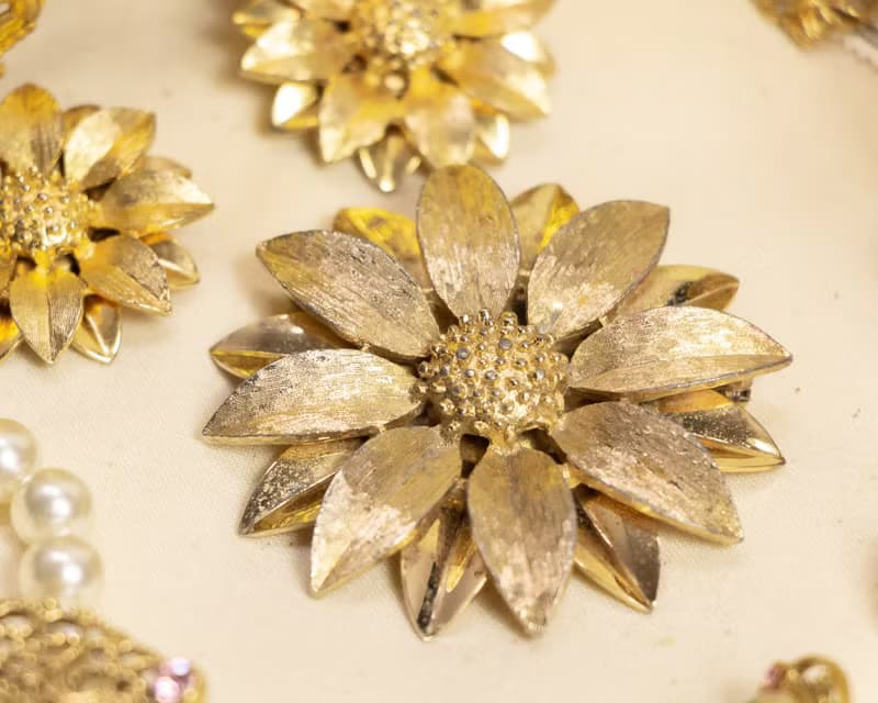 美國Sarah Coventry品牌古董 太陽花造型 胸針耳夾兩件套組