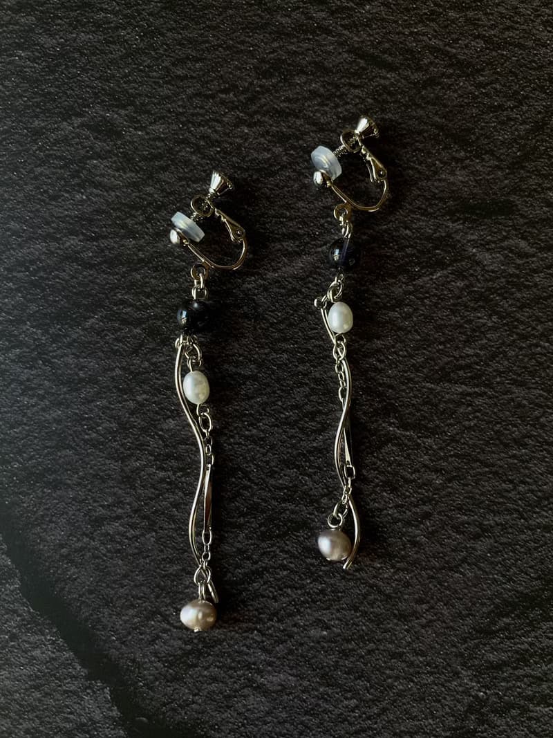 【6月・9月の誕生石】感性を研ぎ澄ますアイオライト と 淡水パール・ピアス/イヤリング