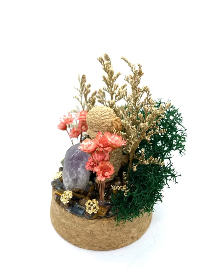 綠色森林-貴賓狗與紫水晶-手工玻璃罩公仔/水晶/乾燥花擺設