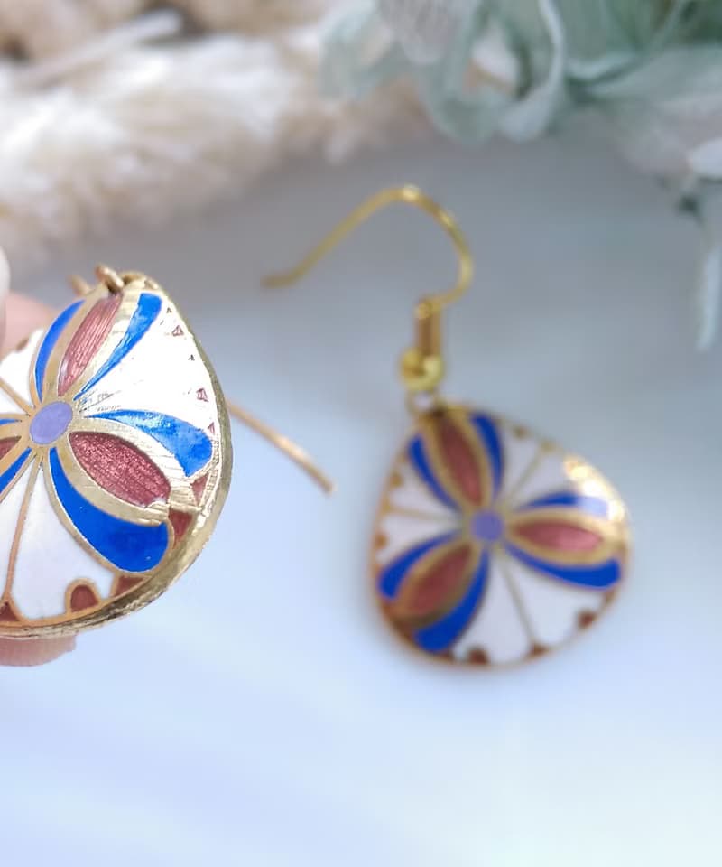 Vintage Jewelry  西洋古董飾品 景泰藍 白底放射 耳勾 針式耳環