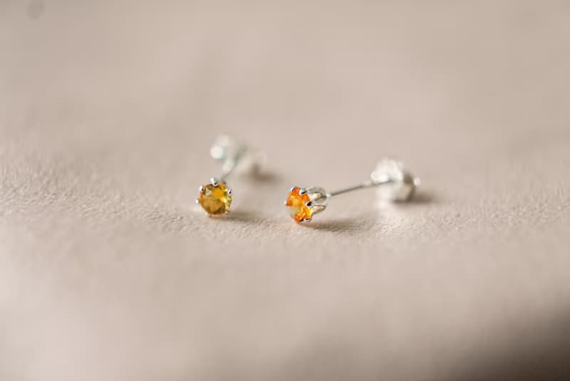 SV925 迷你黃水晶單鑽耳環(耳夾) 3mm 皇冠六爪鑲 養耳棒