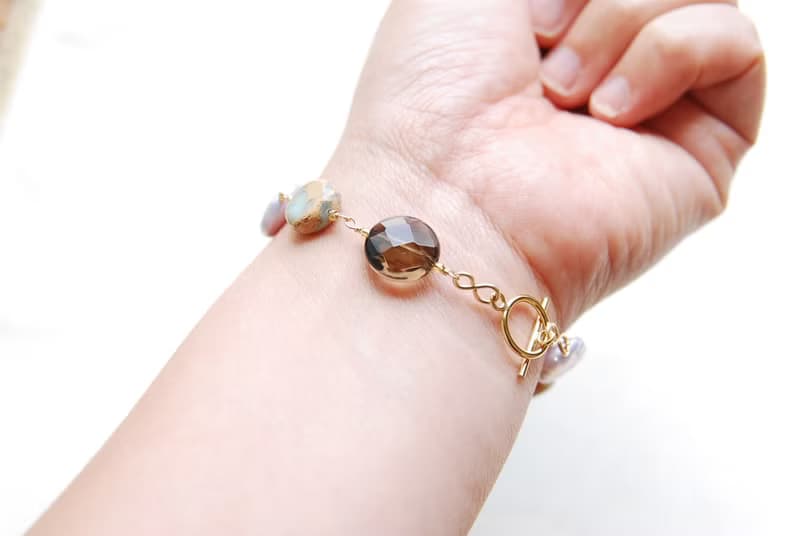 コイン型パールとストーンのブレスレット　スモーキークォーツ（１４kgf）