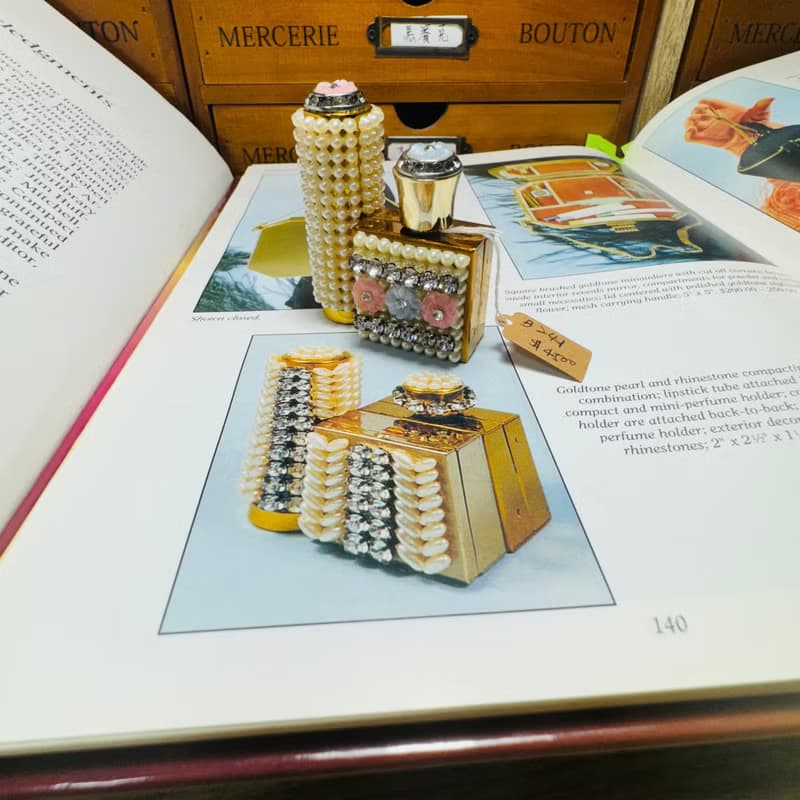 50年代帶鑽、珍珠、小花 香水瓶口紅組