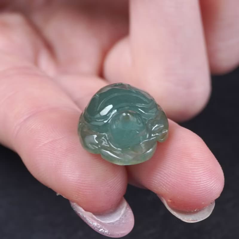 【吉祥‧長壽】冰綠飄花翡翠烏龜吊飾 | 天然緬甸玉翡翠A貨 |送禮