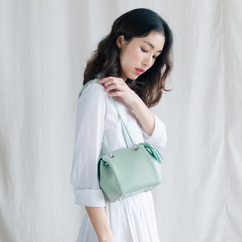 CUDDLE BAG - CUTE MINIMAL CROSS BODY LEATHER BAG- MINT GREEN