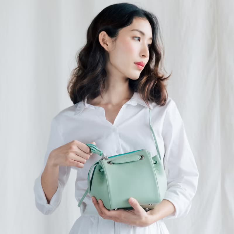 CUDDLE BAG - CUTE MINIMAL CROSS BODY LEATHER BAG- MINT GREEN