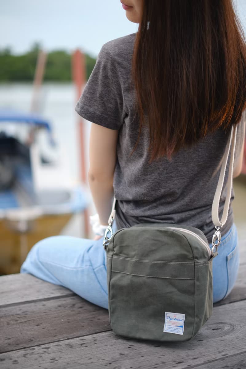 中性小號打蠟帆布郵差旅行包 树熊包208-炭灰色