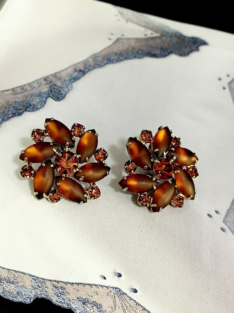 vintage jewelry  古董棕色霧感萊茵花卉夾式耳環