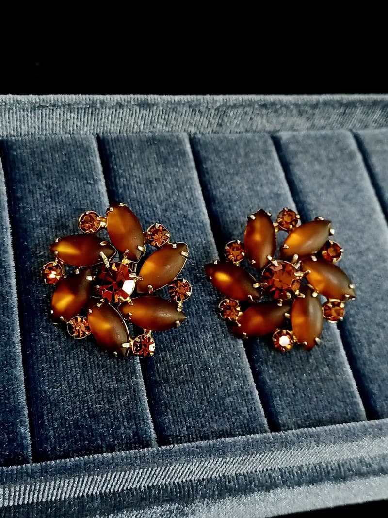 vintage jewelry  古董棕色霧感萊茵花卉夾式耳環
